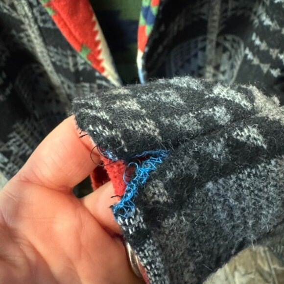 Play Buffalo Reversible Hooded Fleece Jacket – Southwest Aztec Pattern - Picture 13 of 15